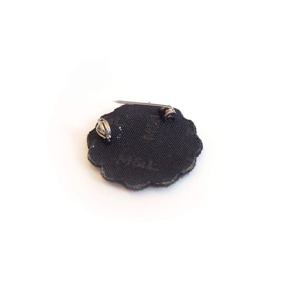 Mini Margarita Dorada Broche Hecho a Mano