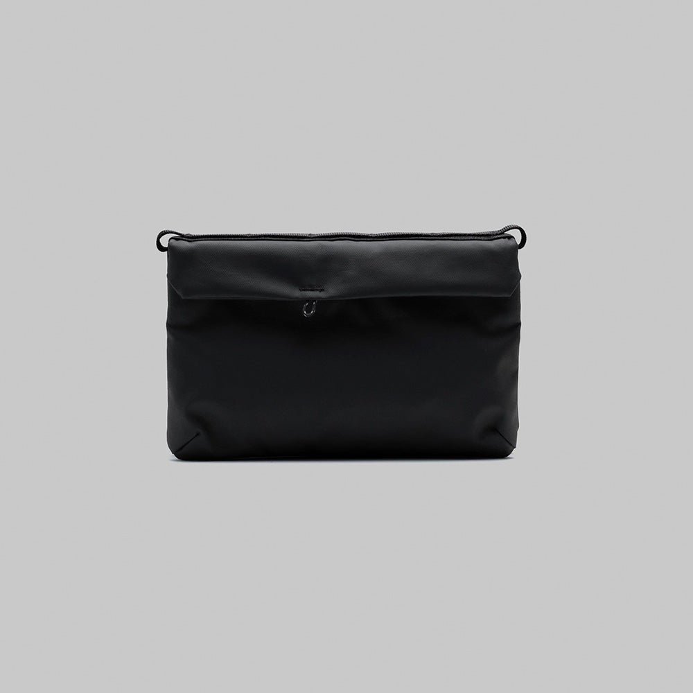 Petit sac plat en nylon noir