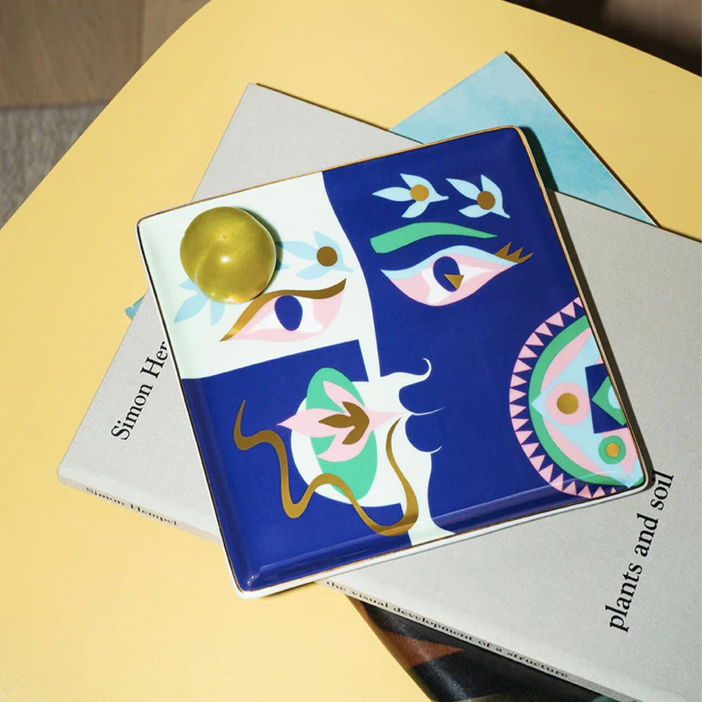 Plateau en céramique bleue Claire Johnson