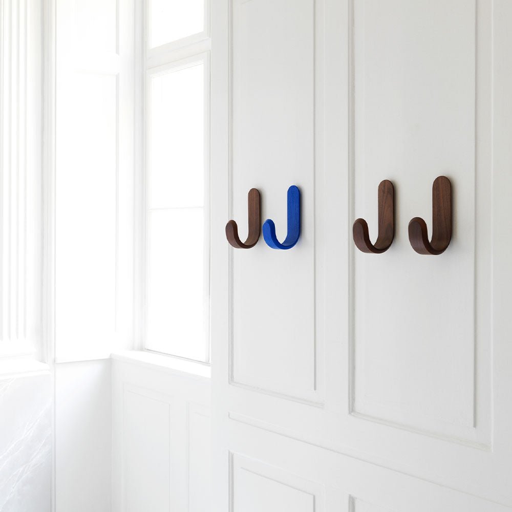 Curve Hook Walnut