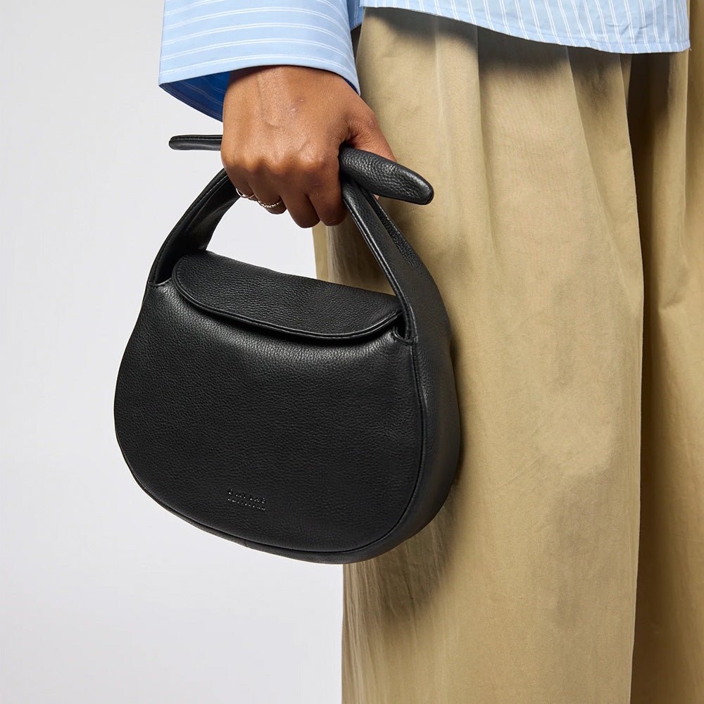 Bolso Coco Croissant Soft Grain Negro