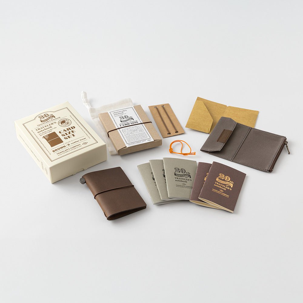 Carnet de voyage format carte, coffret 20e anniversaire, marron