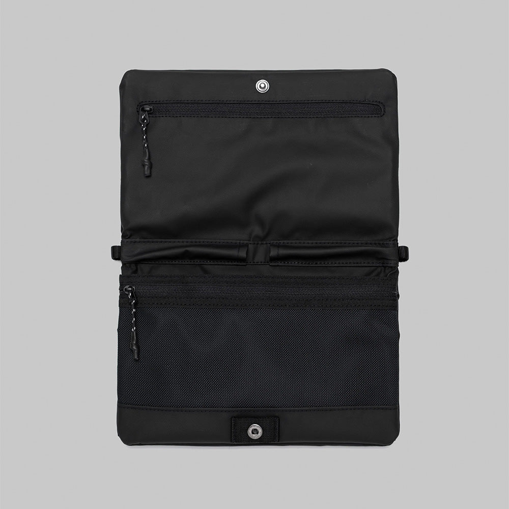 Petit sac plat en nylon noir