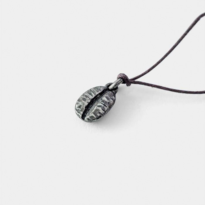 Pendentif en métal en forme de grain de café TF