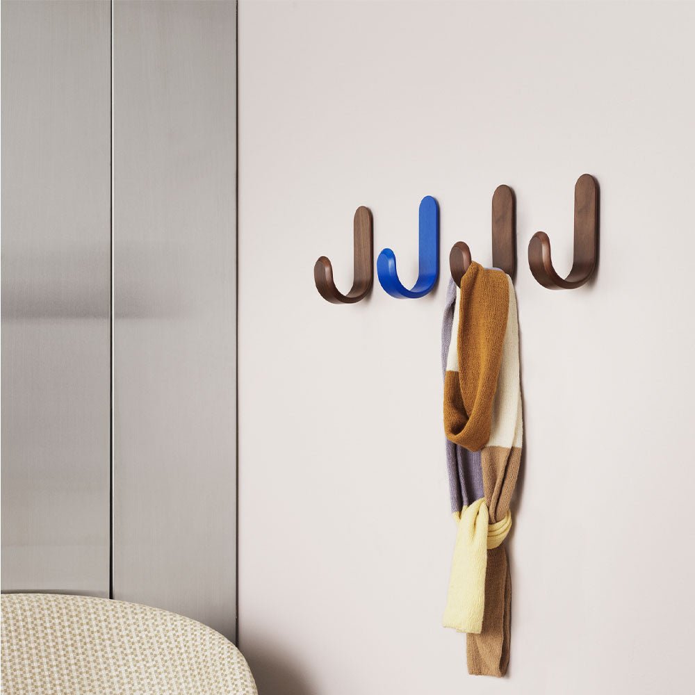 Curve Hook Walnut